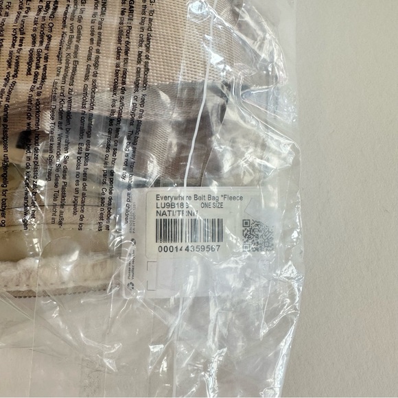 NWT Lululemon Everywhere Belt Bag Crossbody 1L Fleece Sherpa Ivory/Trench Beige - Picture 11 of 11
